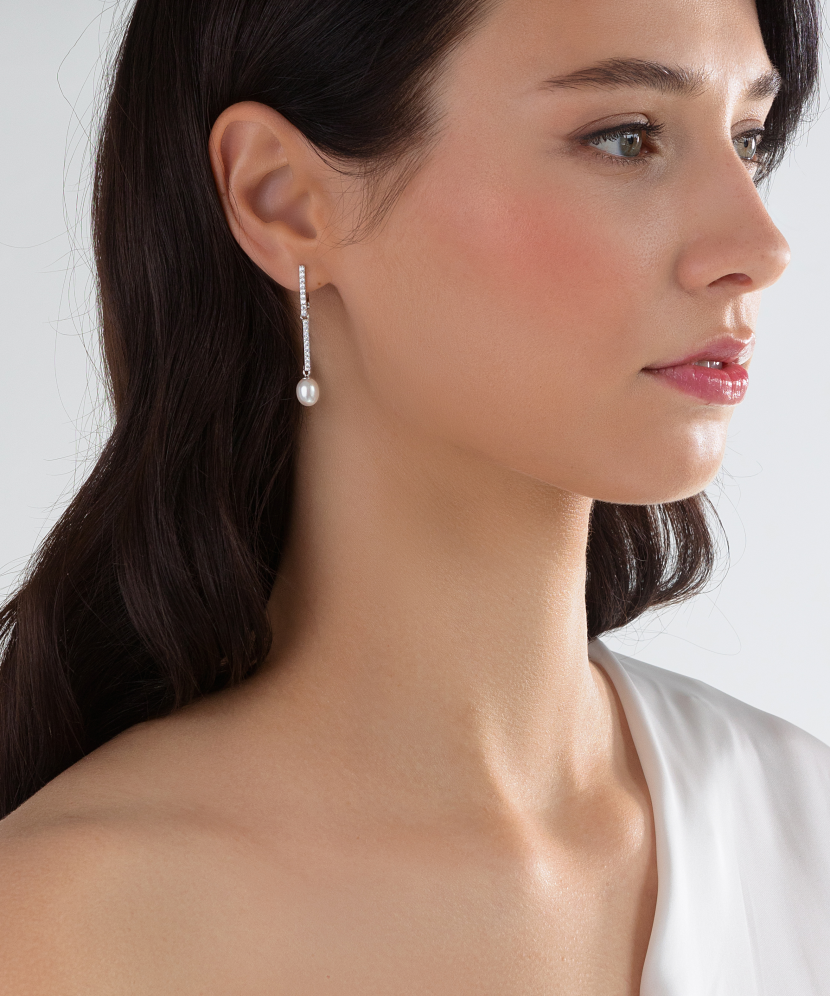 Серьги из серебра с жемчугом и цирконами Серьги из серебра с жемчугом и цирконами