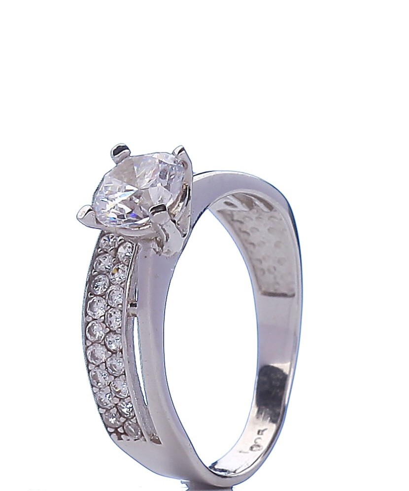 Sterling silver ring with zircons Sterling silver ring with zircons