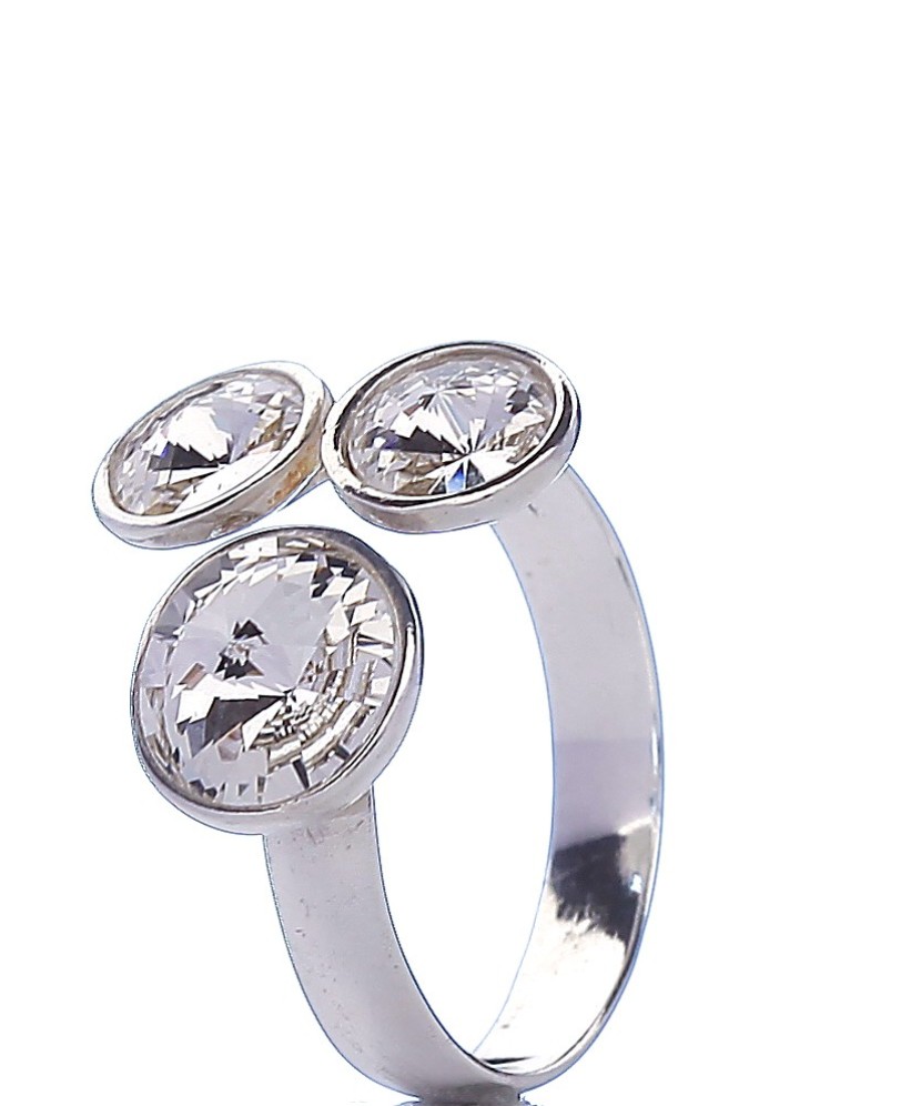 Sterling silver ring with zircons