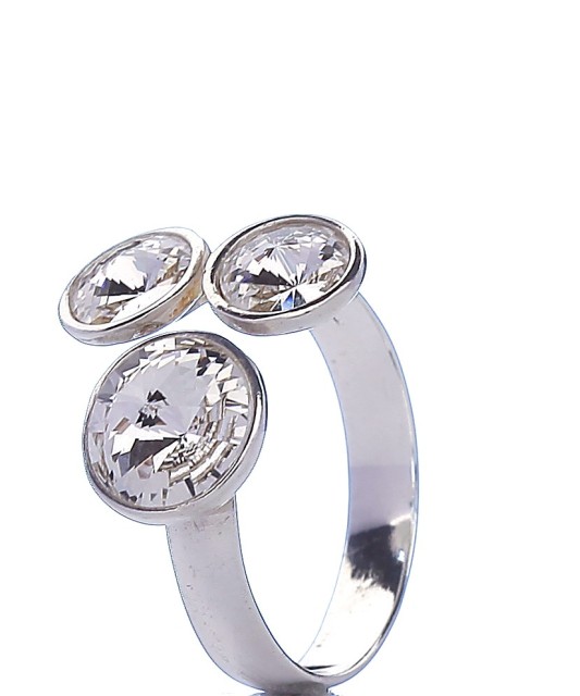 Sterling silver ring with zircons