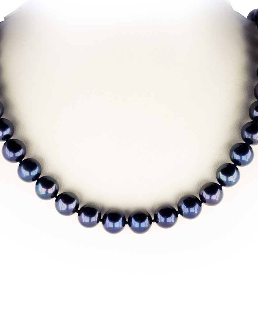 Pearl necklaces with gold