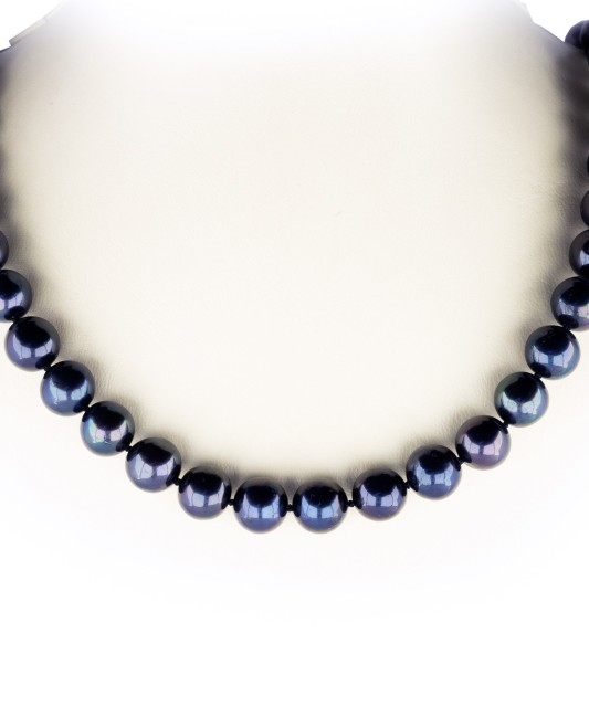 Pearl necklaces with gold