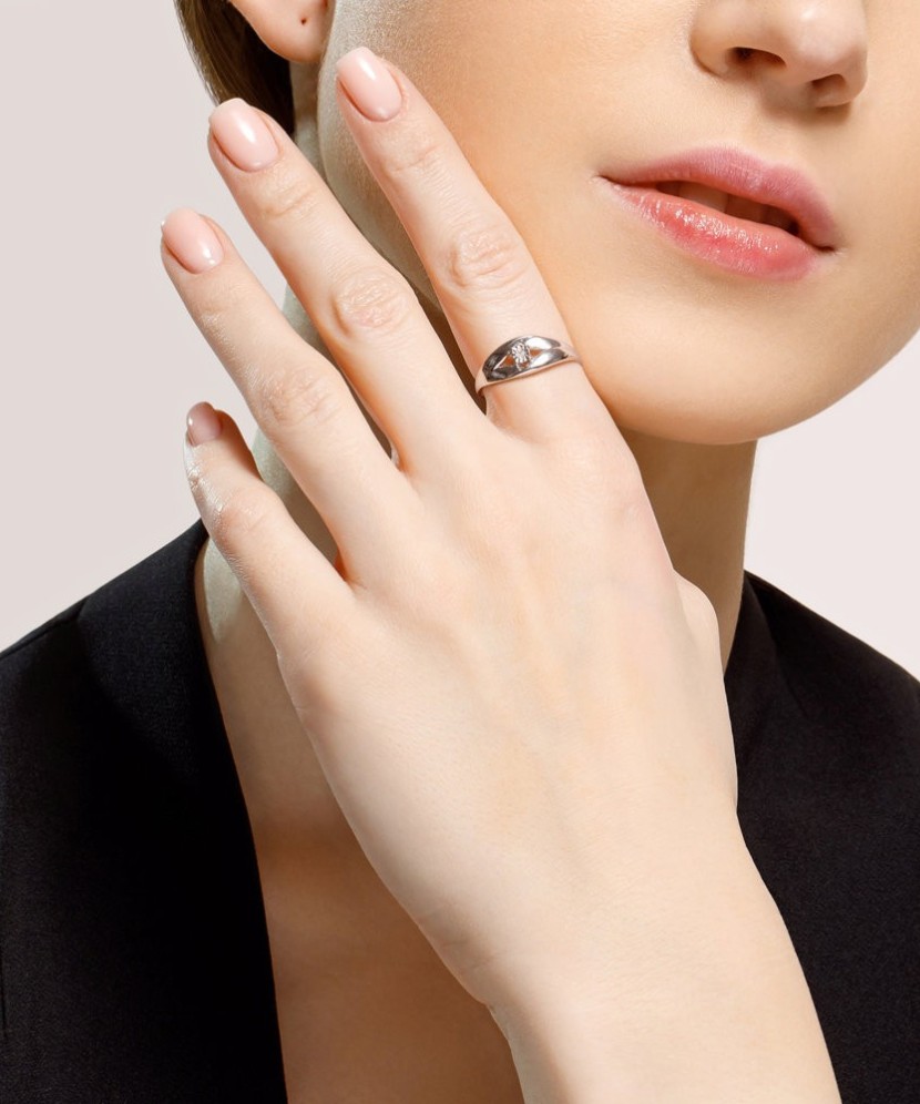 Sterling silver ring with diamond