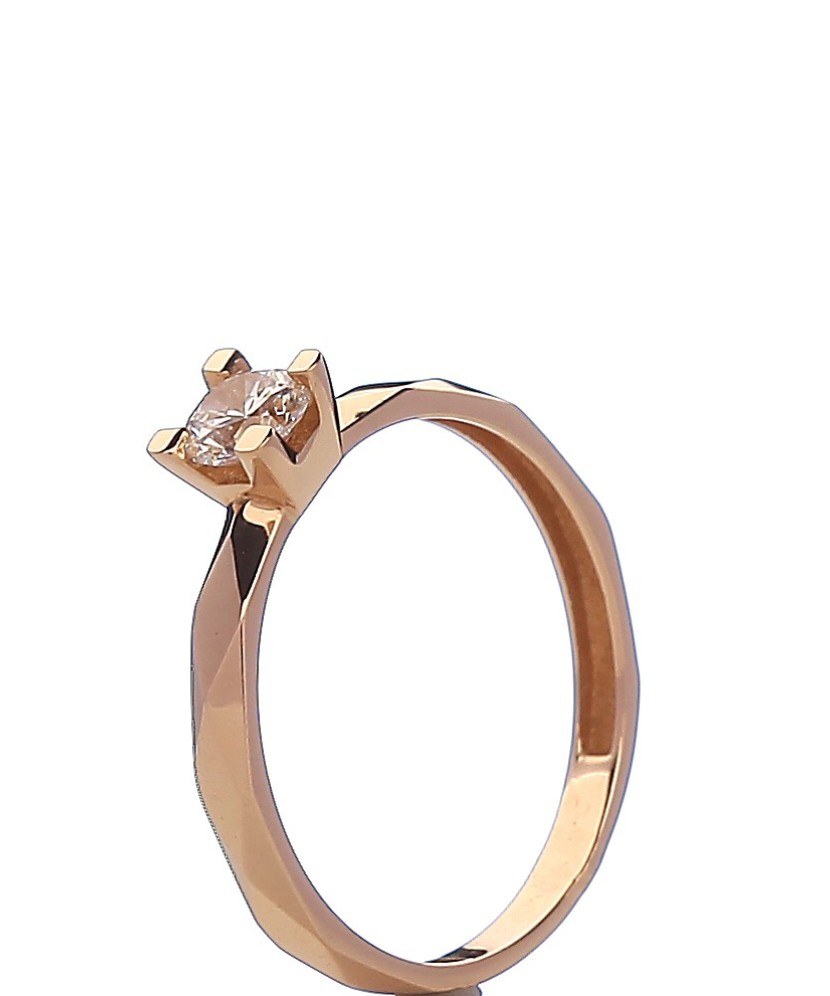 Gold ring with zirconium