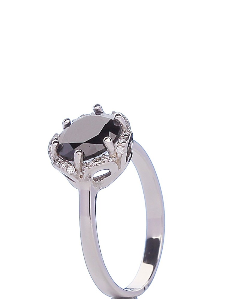 Sterling silver ring with zirconium