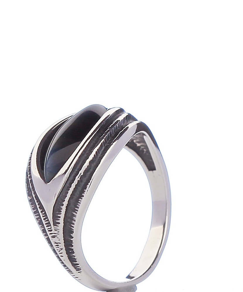 Sterling silver ring with synthetic tiger eye stone Sterling silver ring with synthetic tiger eye stone