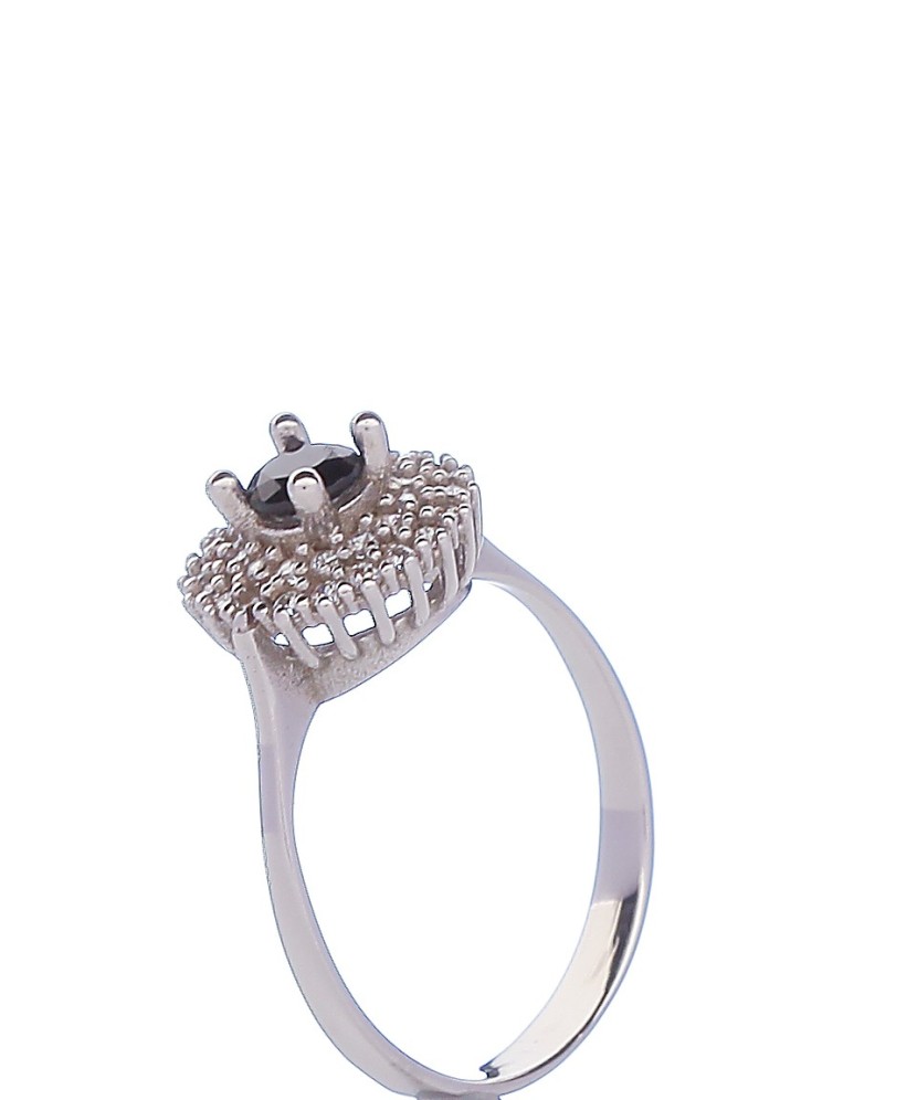 Sterling silver ring with zircons