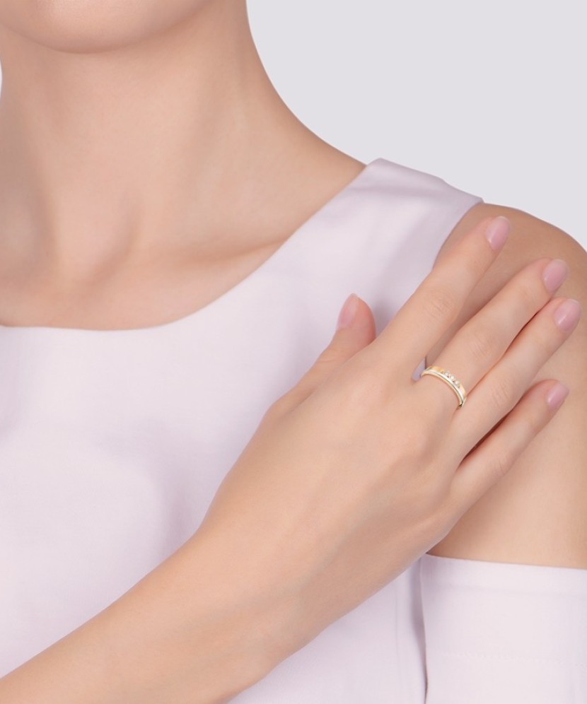 Gold ring with zircons Gold ring with zircons