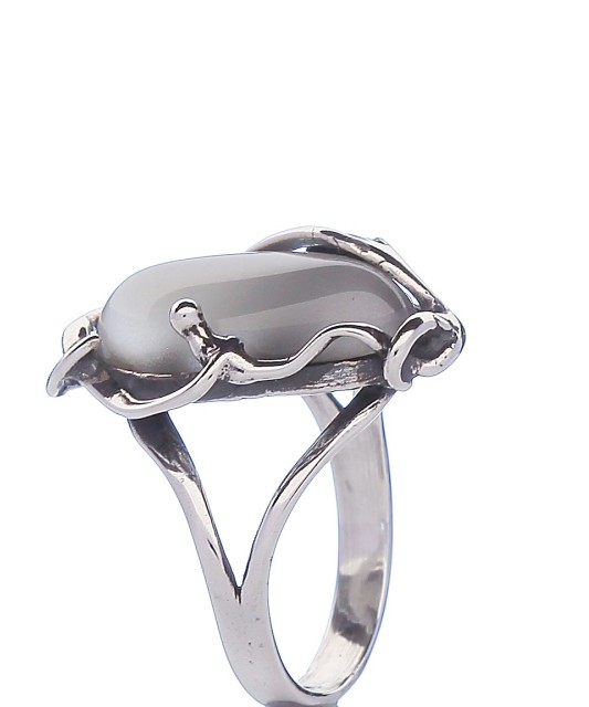 Sterling silver ring with cats eye stone