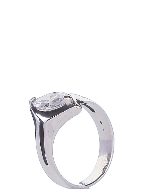 Sterling silver ring with zirconium