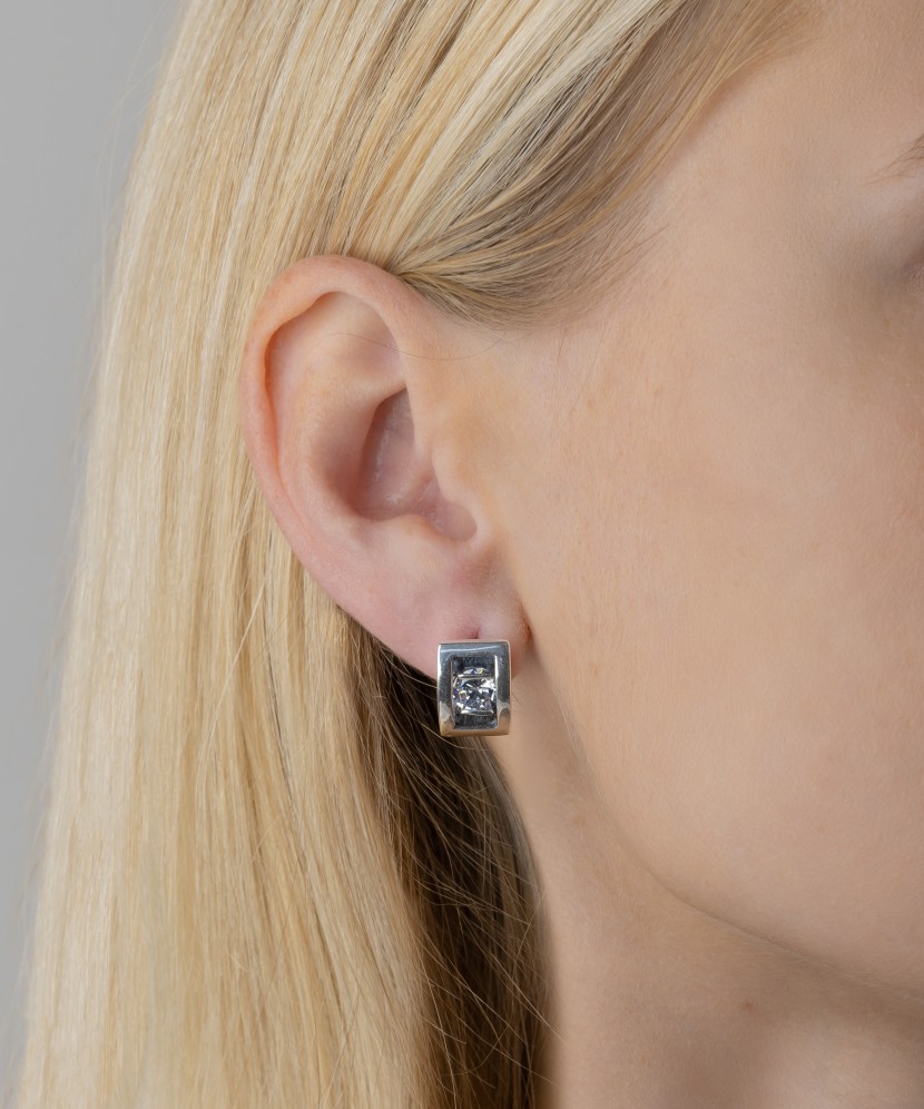 Серьги из серебра с цирконом Серьги из серебра с цирконом