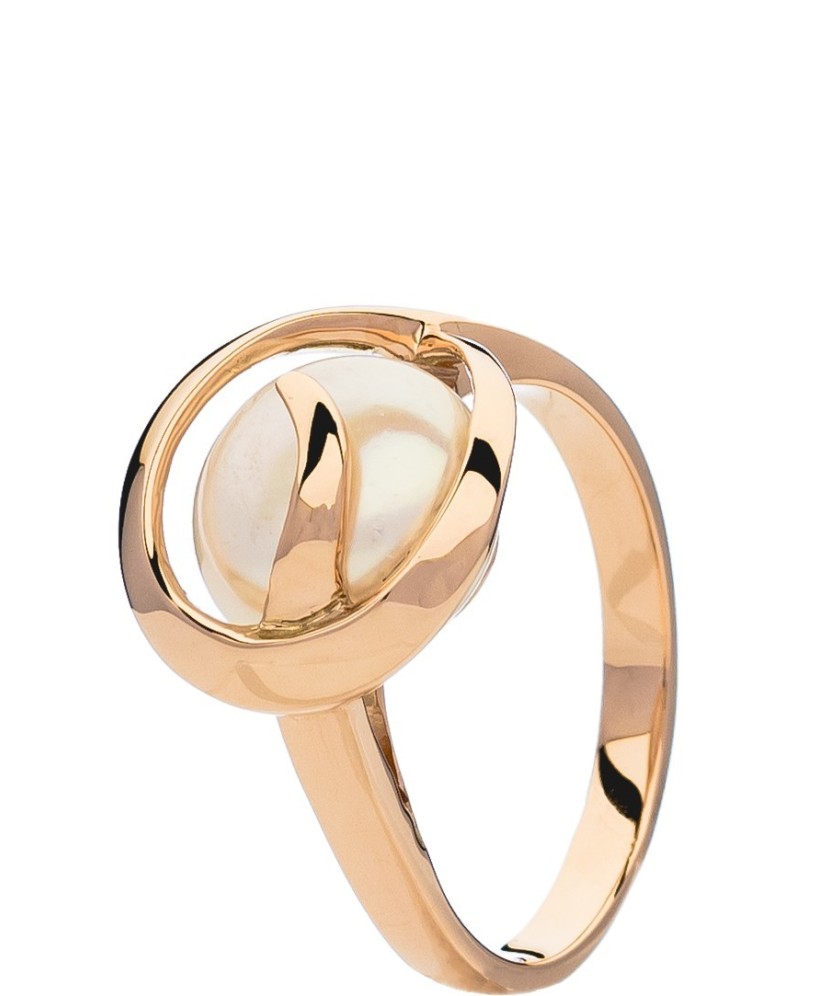 Gold ring with pearl