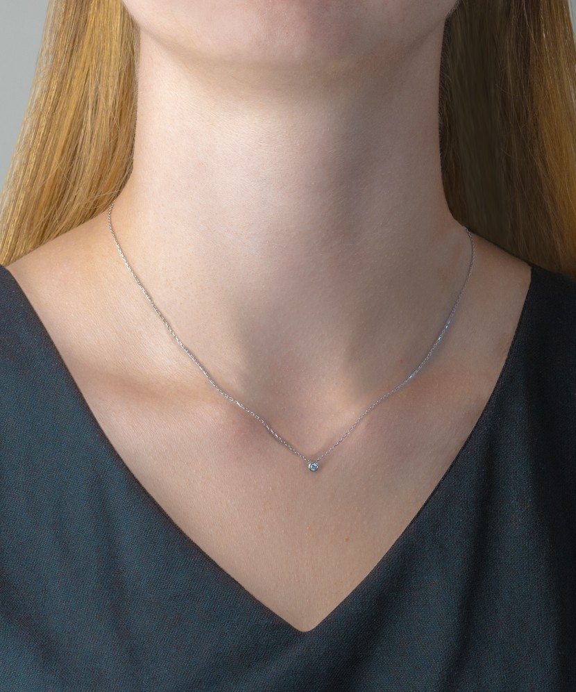 Цепочка из белого золота с бриллиантовым подвеской Цепочка из белого золота с бриллиантовым подвеской