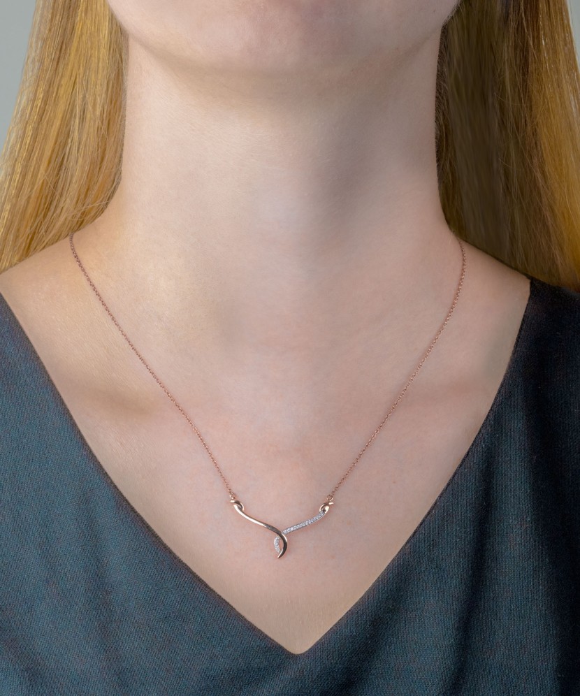 Gold chain with diamond pendant