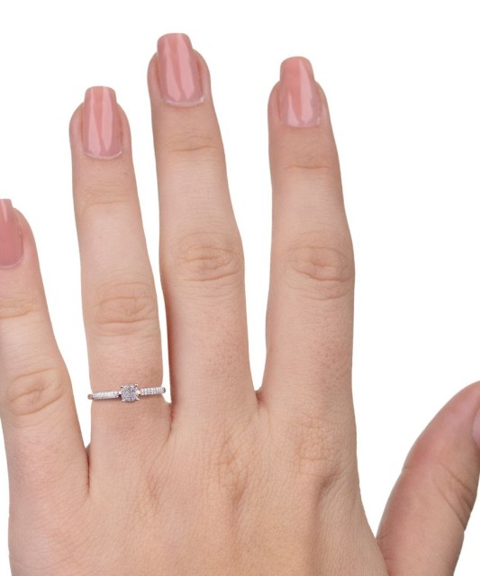 Gold ring with diamonds