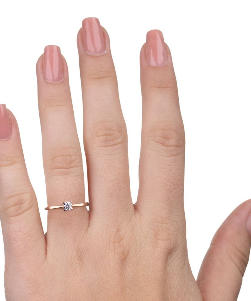 Золотое кольцо с бриллиантом Золотое кольцо с бриллиантом