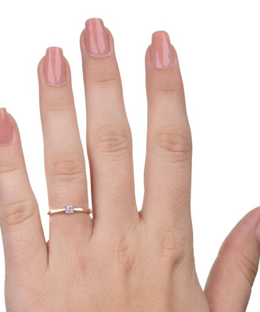 Золотое кольцо с бриллиантом