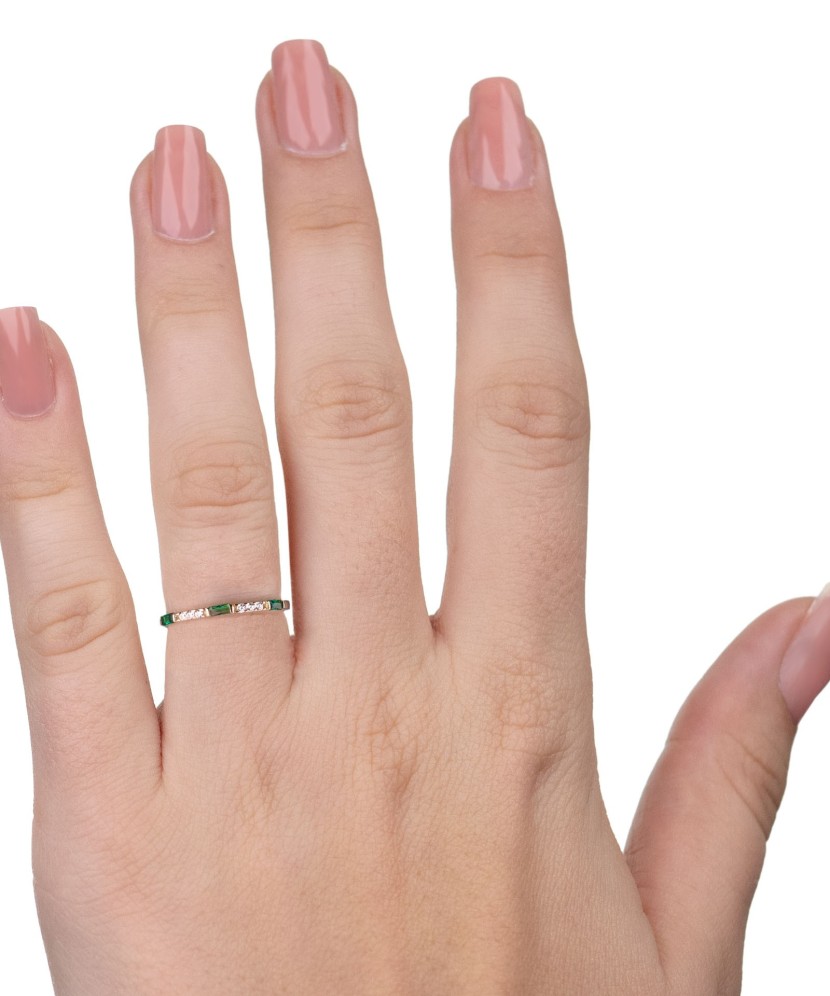 Золотое кольцо с цирконами Золотое кольцо с цирконами