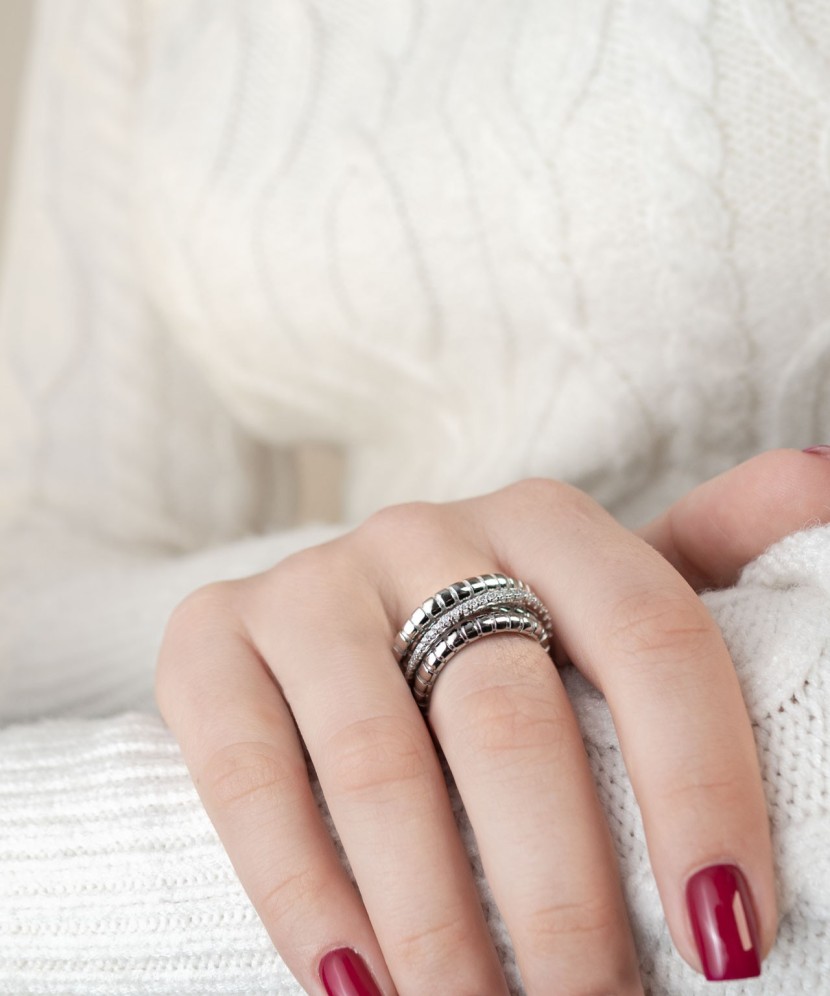 Sterling silver ring with zircons