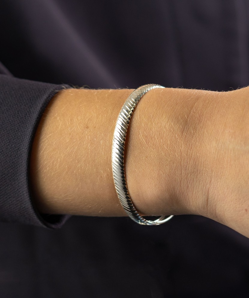 Серебряный жёсткий браслет