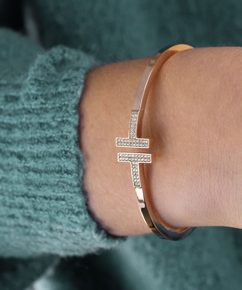 Gold hard bracelet with zircons