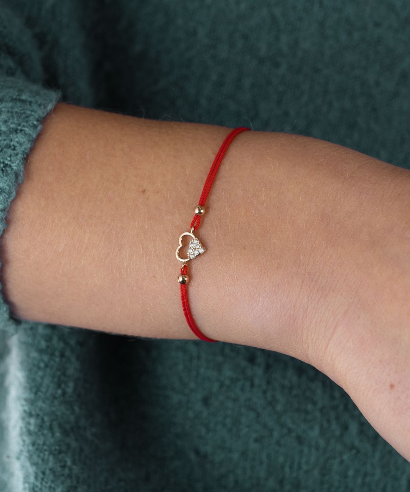 Браслет из красной нити с серебром и ониксом"Сердце"