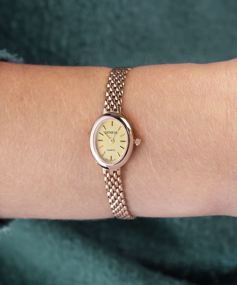 Gold wrist watch Gold wrist watch