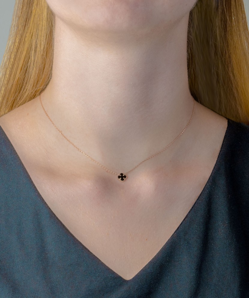 Gold chain with onyx pendant