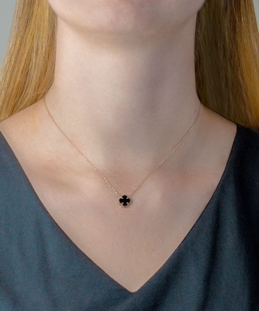 Gold chain with onyx pendant