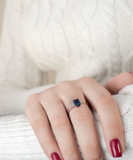 Gold ring with sapphire and diamonds