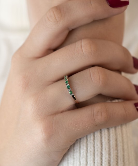 Gold ring with Emeralds and diamonds