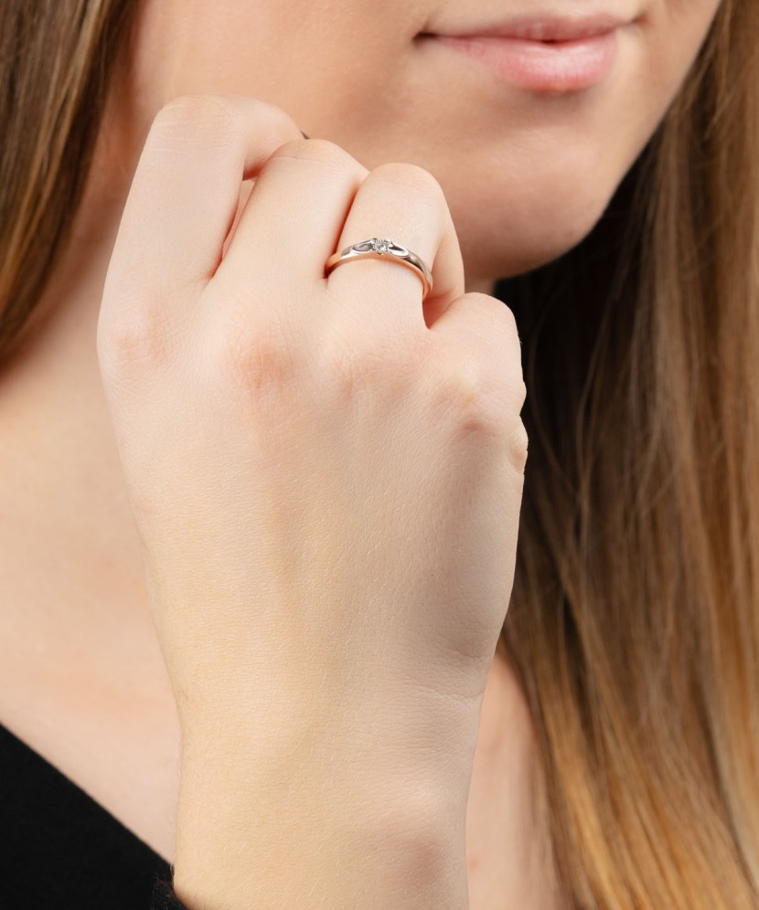 Gold ring with diamond