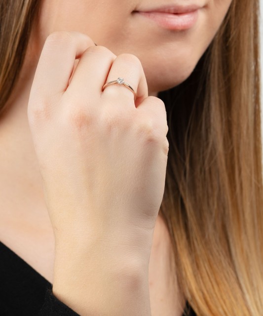 Gold ring with diamond