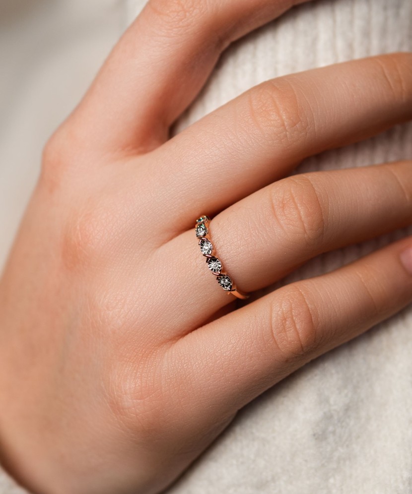 Кольцо из золота с бриллиантами Кольцо из золота с бриллиантами