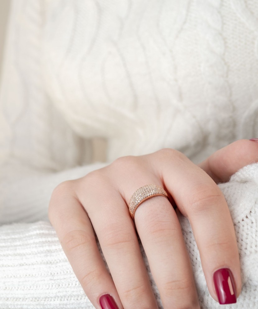 Золотое кольцо с цирконами Золотое кольцо с цирконами