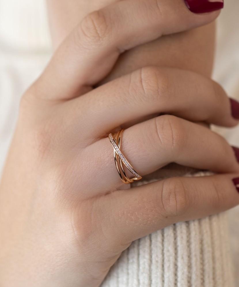 Gold ring with zircons Gold ring with zircons