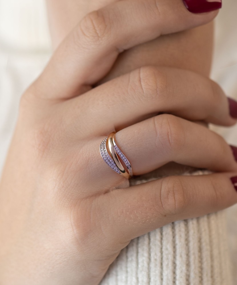 Золотое кольцо с цирконами Золотое кольцо с цирконами