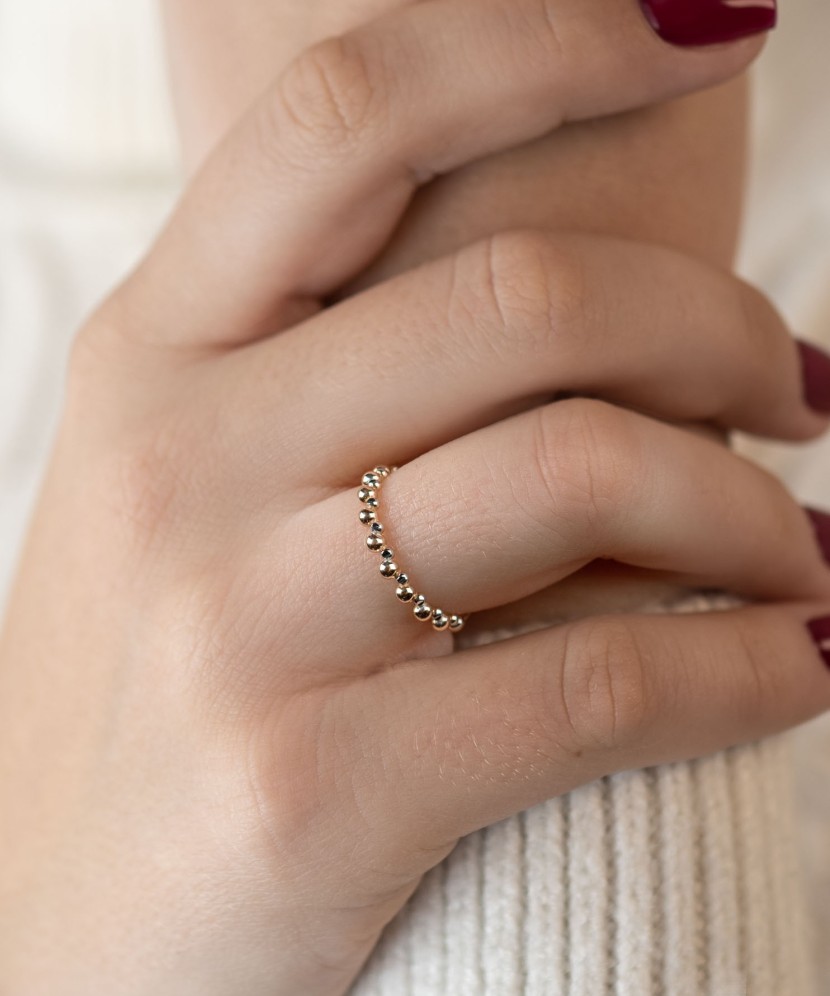 Gold ring with zircons