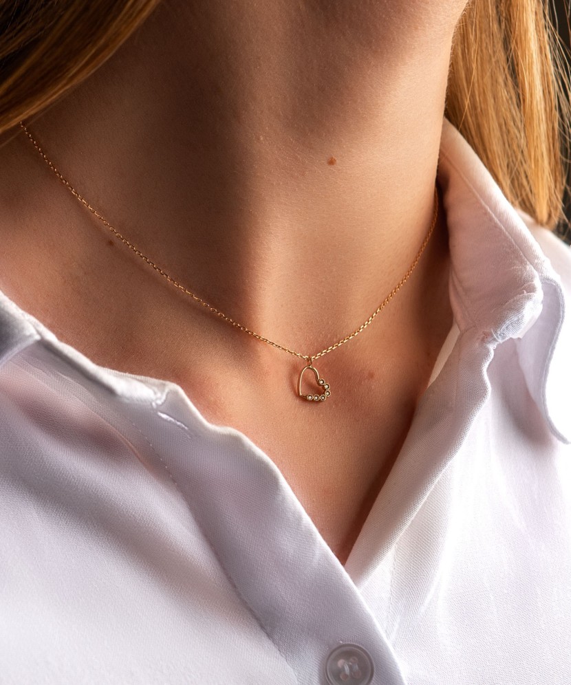 Gold chain with zirconium pendant "heart"