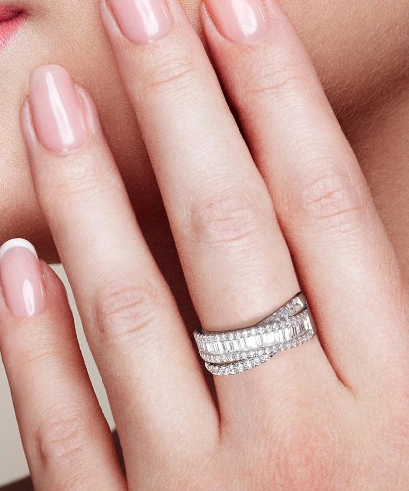 Кольцо из серебра с фианитами