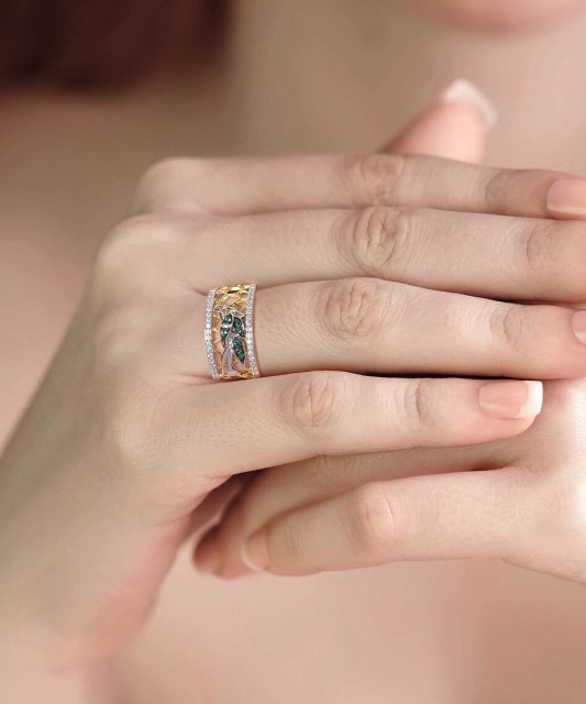 Sterling silver ring with zircons