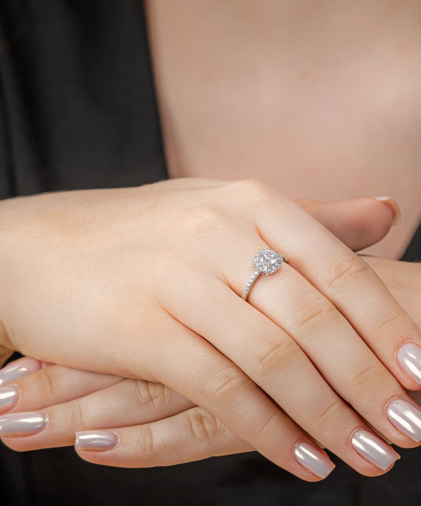 Кольцо из серебра с фианитами