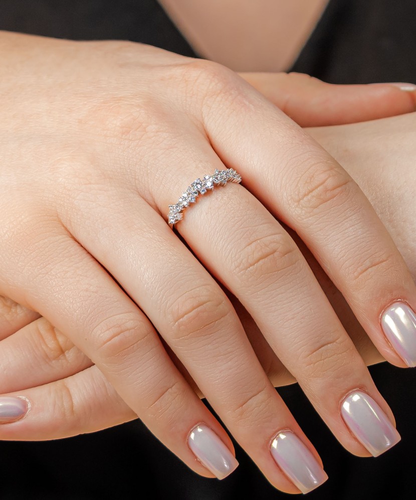 Sterling silver ring with zircons