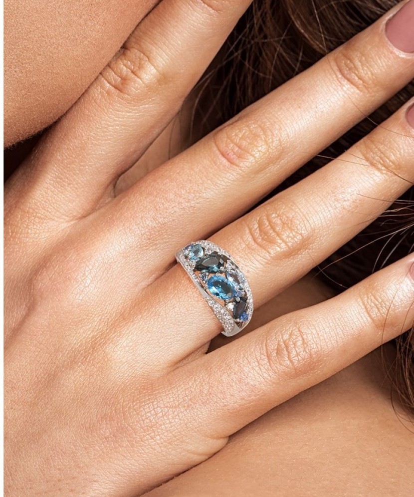 Sterling silver ring with zirconium