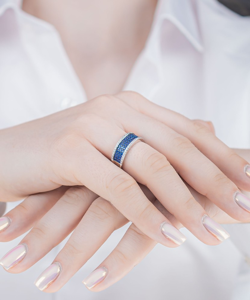 Кольцо из серебра с фианитами Кольцо из серебра с фианитами