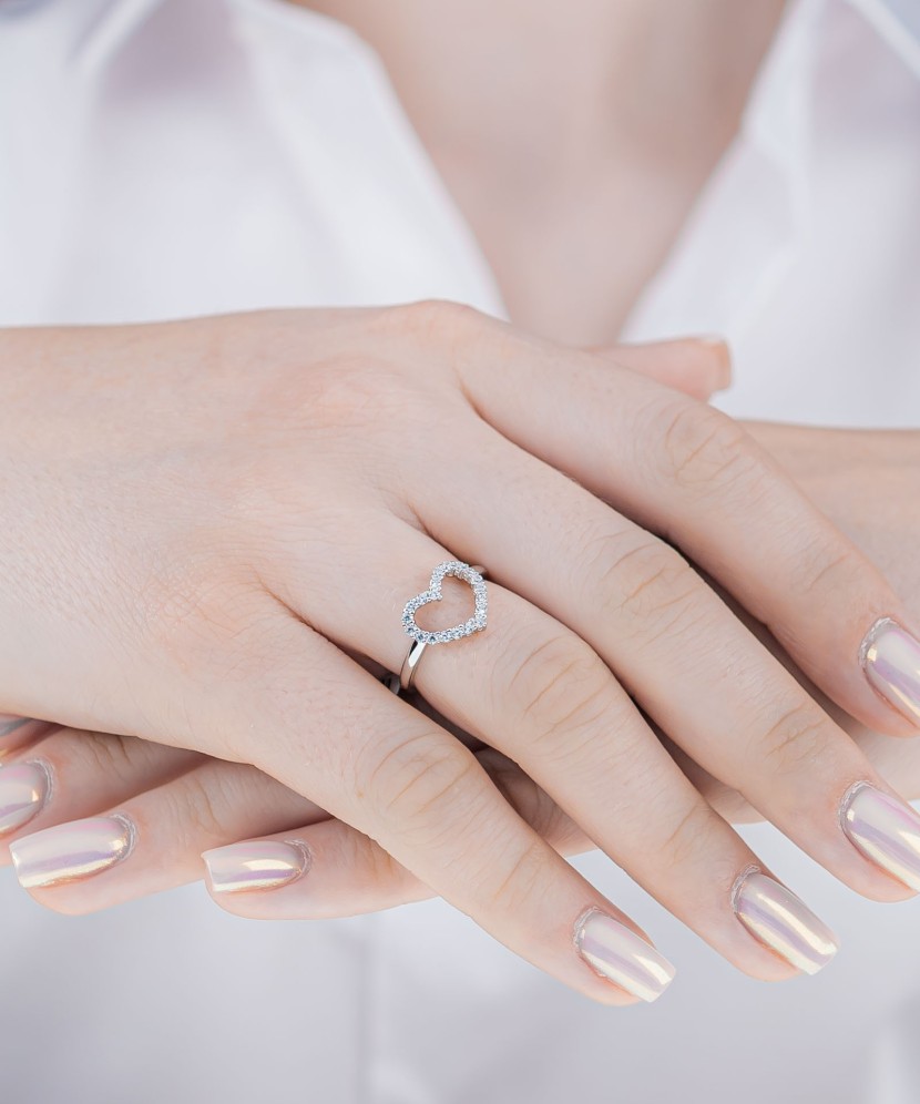 Sterling silver ring with zirconium