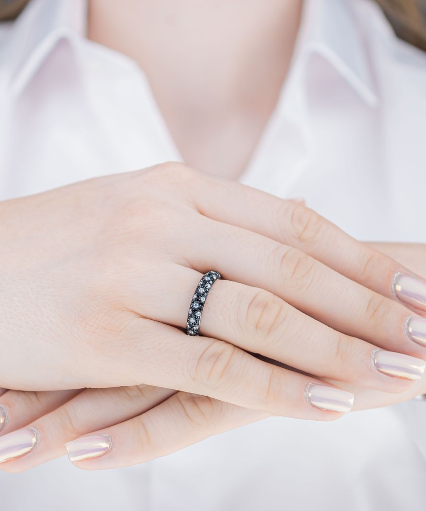 Серебряное кольцо со шпинелями и цирконами Серебряное кольцо со шпинелями и цирконами