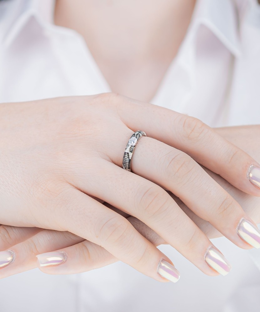 Sterling silver ring with enemal and zircons