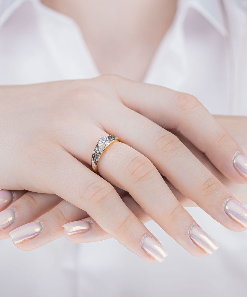 Кольцо из золочёного серебра с кварцем и фианитами Кольцо из золочёного серебра с кварцем и фианитами