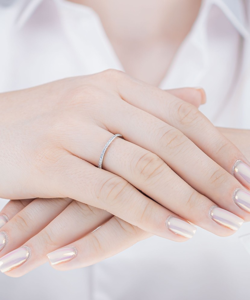 Sterling silver ring with zirconium